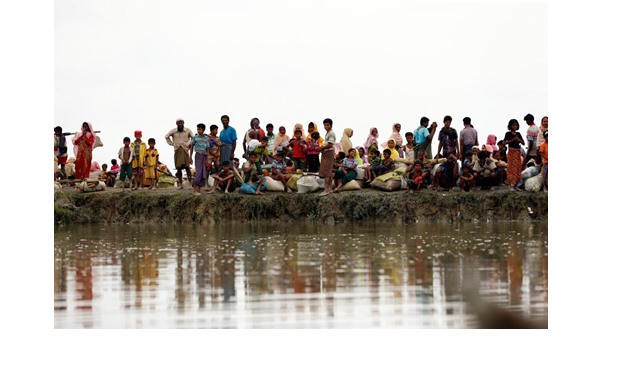 Rohingya refugees are seen waiting for a boat to cross the border through the Naf river in Maungdaw, Myanmar, September 7, 2017.REUTERS/Mohammad Ponir Hossain