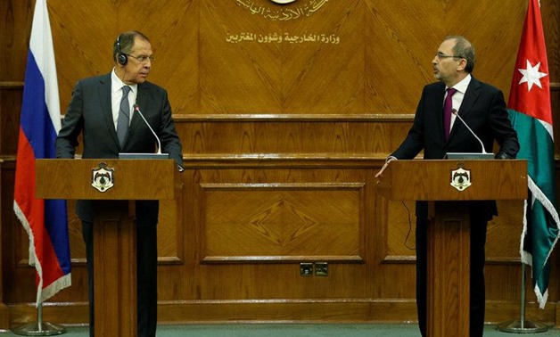 Russian Foreign Minister Sergei Lavrov (L) and his Jordanian counterpart Ayman Safadi attend a news conference in Amman, Jordan September 11, 2017. REUTERS/Muhammad Hamed