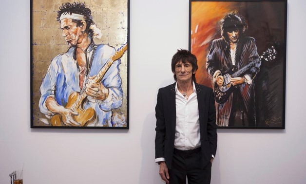 FILE PHOTO: Rolling Stones guitarist Ronnie Wood discusses his art during a news conference at his "Faces, Time and Places" gallery show in New York April 9, 2012. REUTERS/Lucas Jackson/File Photo