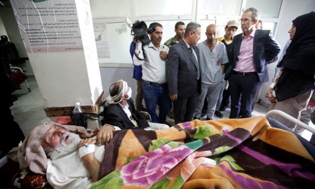 Dominik Stillhart, Director of Operations for the International Committee of the Red Cross (ICRC), visits patients at a hospital in Sanaa, Yemen, May 12, 2017. REUTERS/Mohamed al-Sayaghi