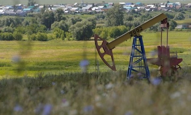 FILE PHOTO - A pump jack is seen at the Ashalchinskoye oil field owned by Russia's oil producer Tatneft near Almetyevsk, in the Republic of Tatarstan, Russia, July 27, 2017. Picture taken July 27, 2017. REUTERS/Sergei Karpukhin