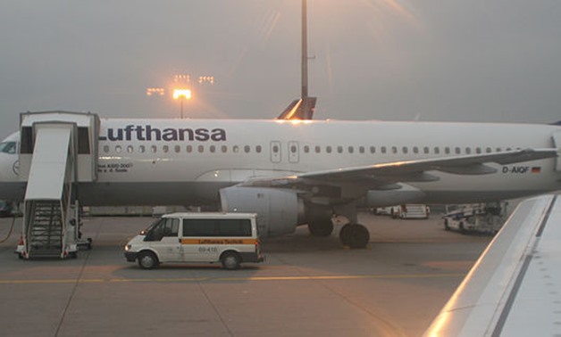 Airbus A320 of Lufthansa at Frankfurt Airport, Germany - Creative Commons