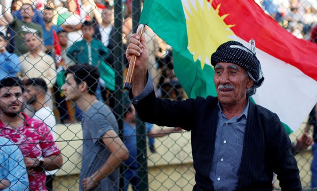 An old Kurdish man carries the Kurdish flag to show his support for the upcoming September 25th independence referendum in Erbil, Iraq September 22, 2017. REUTERS/Ahmed Jadallah