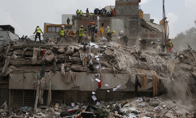 Mexico quake death toll rises to 343 - Press Photo