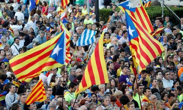 People hold Esteladas (Catalan separatist flags) as they wait for a closing rally in favour of the banned October 1 independence referendum in Barcelona, Spain September 29, 2017. REUTERS/Yves Herman