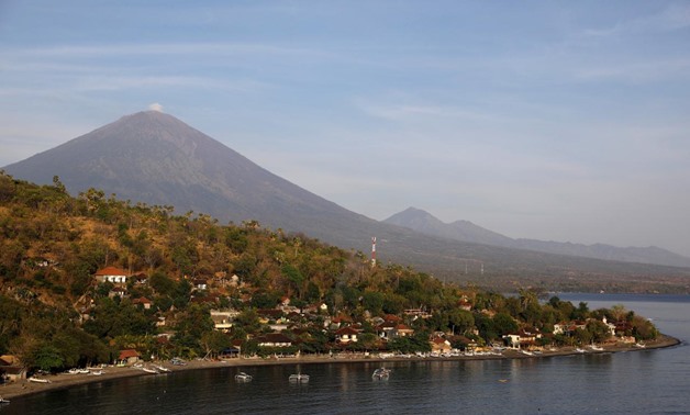 Jemeluk beach is seen some 15 km away from Mount Agung, a volcano on the highest alert level, in Amed on the resort island of Bali, Indonesia October 2, 2017. REUTERS/Darren Whiteside