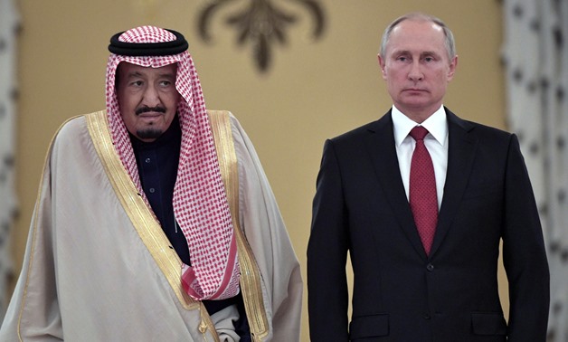 Russian President Vladimir Putin (R) and Saudi Arabia's King Salman attend a welcoming ceremony ahead of their talks in the Kremlin in Moscow, Russia October 5, 2017. Sputnik/Alexei Nikolsky/Kremlin via REUTERS ATTENTION EDITORS - THIS IMAGE WAS PROVIDED 