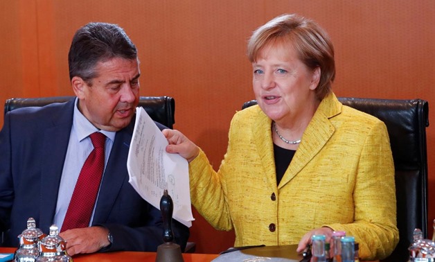German Foreign Minister Sigmar Gabriel and Chancellor Angela Merkel attend the weekly cabinet meeting at the Chancellery in Berlin, Germany, September 27, 2017. REUTERS/Fabrizio Bensch