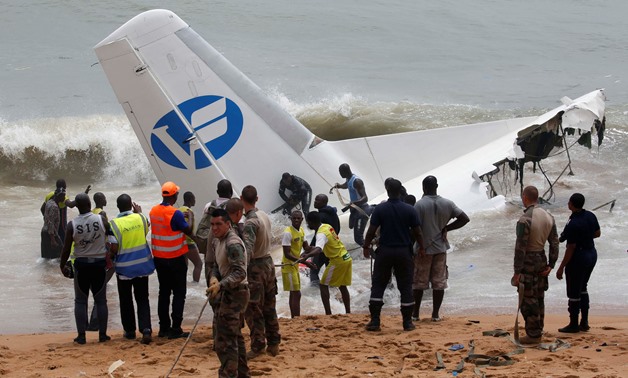 French soldiers and rescuers prepare to pull the remains of a cargo plane that crashed in the waters near the Felix Houphouet Boigny International Airport, in Abidjan, Ivory Coast October 14, 2017. REUTERS/Luc Gnago
