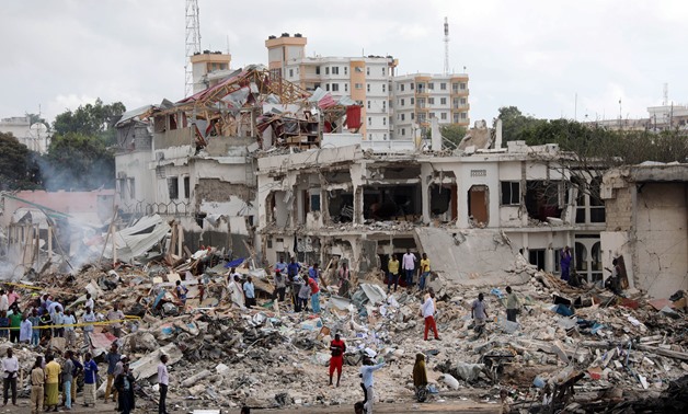 Somali government forces and civilians gather at the scene of an explosion in KM4 street in the Hodan district of Mogadishu, Somalia October 15, 2017. REUTERS/Feisal Omar