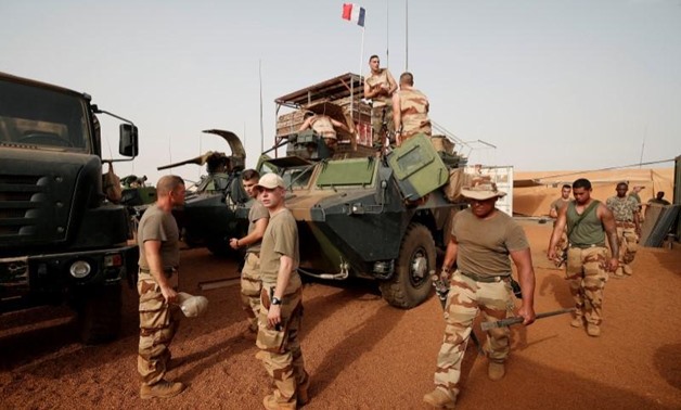 French soldiers prepare their armoured vehicles at the Relay Desert Platform Camp (PfDR) in Ansongo, Mali, October 15, 2017, during the regional anti-insurgent Operation Barkhane. REUTERS/Benoit Tessier
