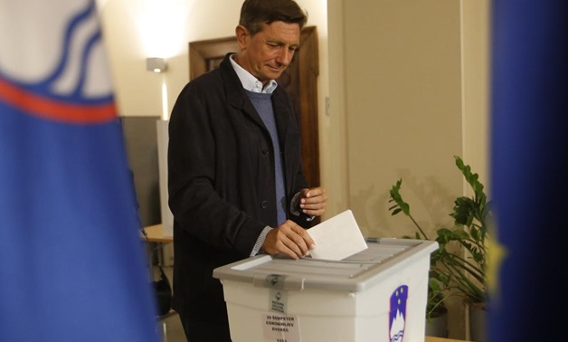 Presidential candidate Borut Pahor casts his ballot at a polling station during the presidential election in Sempeter pri Novi Gorici, Slovenia October 22, 2017. REUTERS/Srdjan Zivulovi