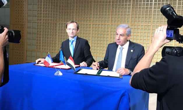 Egyptian Minister of Trade Tareq Qabil signing deals with French counterpart - Photo by Mohamed el-Galy / Egypt Today 