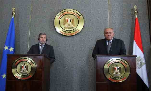 European Neighborhood Policy and Enlargement Negotiations Commissioner Johannes Hahn (L) and Egyptian Foreign Minister Sameh Shoukry (R) during a press conference on October 30, 2017 in Cairo- press photo