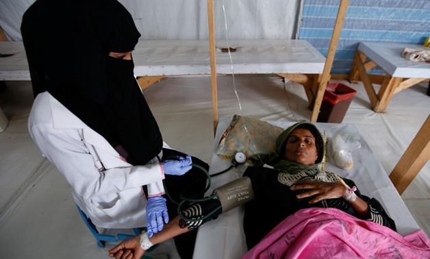 A nurse attends to cholera-infected Safaa Kaheel Essa, 37, at a cholera treatment centre in the Red Sea port city of Hodeidah, Yemen October 8, 2017. Picture taken October 8, 2017. REUTERS/Abduljabbar Zeyad