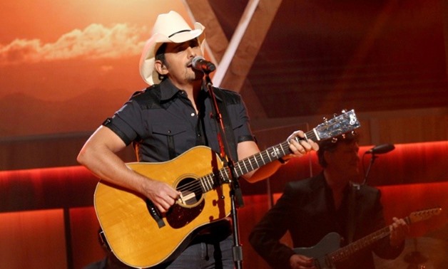 Country singer Brad Paisley took exception to proposed rules, now rescinded, restricting reporters' questions at the CMA Awards