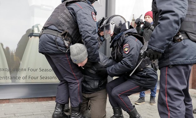 Police officers detain a man, suspected of being an anti-government protester, in the centre of Moscow, Russia November 5, 2017. REUTERS/Tatyana Makeyeva