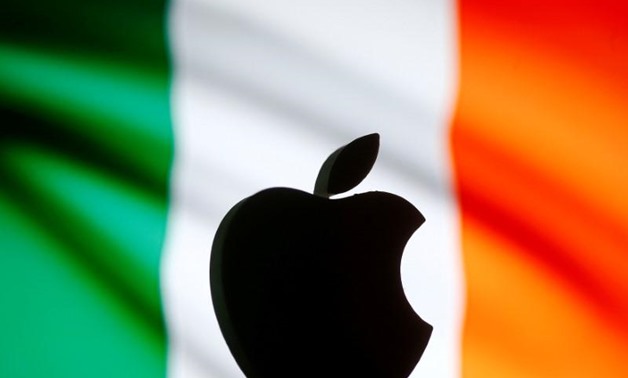 A 3D printed Apple logo is seen in front of a displayed Irish flag in this illustration taken September 2, 2016. REUTERS/Dado Ruvic/Illustration/File Photo
