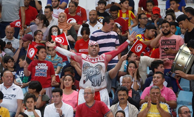 African Nations Cup qualifiers - Tunisia v Egypt - Rades Olympic stadium in Tunis ,Tunisia - 11/06/2017 - Fans of Tunisia cheer during the game - Reuters
