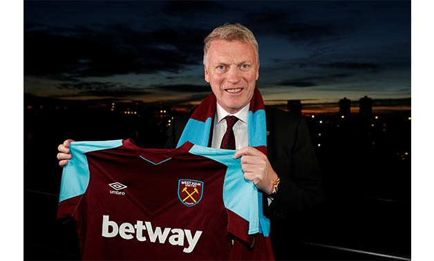 West Ham United manager David Moyes poses with the shirt after the press conference Action Images via Reuters/John Sibley