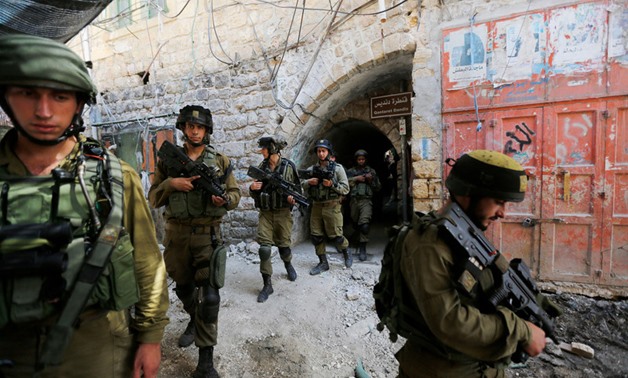 Israeli forces besiege schools in Hebron to prevent commemorating death of Arafat - Press Photo
