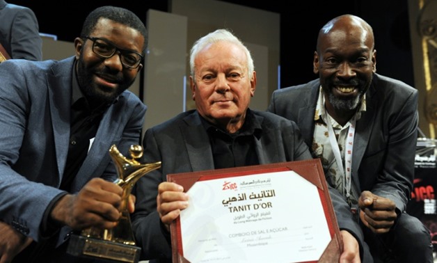 Director Licinio Azevedo (C), flanked by actors Matamba Joaquim (L) and Thiago Justino, poses after receiving the Tanit d'Or award for his film "The Train of Salt and Sugar" at the Carthage Film Festival - AFP