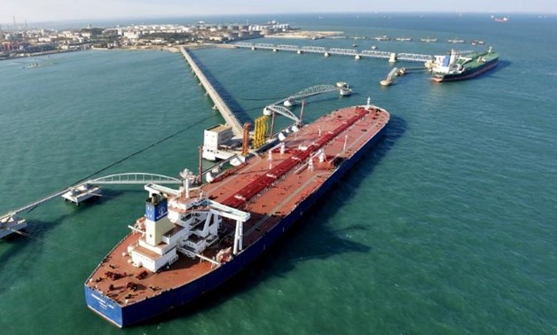 FILE PHOTO - A general view of a crude oil importing port in Qingdao, Shandong province, in this November 9, 2008 file photo. REUTERS/Stringer/File Photo
