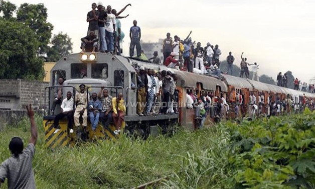 This picture taken on November 8, 2006 shows a commuter train carrying Congolese people in Kinshasa/AFP