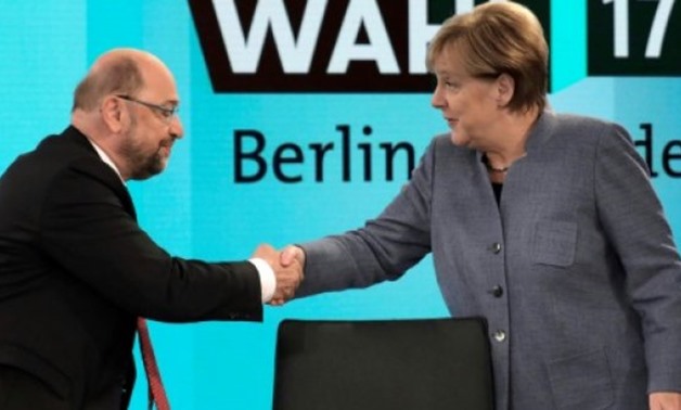 After the inconclusive outcome in the election in September, SPD leader Martin Schulz now may be willing to give Chancellor Angela Merkel a helping hand in forming a new coalition government, after all
