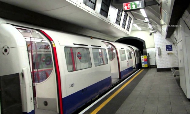 London Underground Stations - Oxford Circus tube statio - YouTube