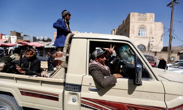 Houthi fighters ride a truck as clashes with forces loyal to Yemen's former president Ali Abdullah Saleh continue in Sanaa, Yemen December 4, 2017. REUTERS/Khaled Abdullah