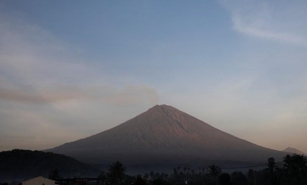 Mount Agung volcano is seen from Amed in Karangasem Regency, Bali, Indonesia, December 4, 2017. REUTERS/Darren Whiteside