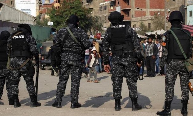 Police stand guard for possible protests in the eastern suburb of Mataryia in Cairo in 2014 (Source: REUTERS/Asmaa Waguih) 