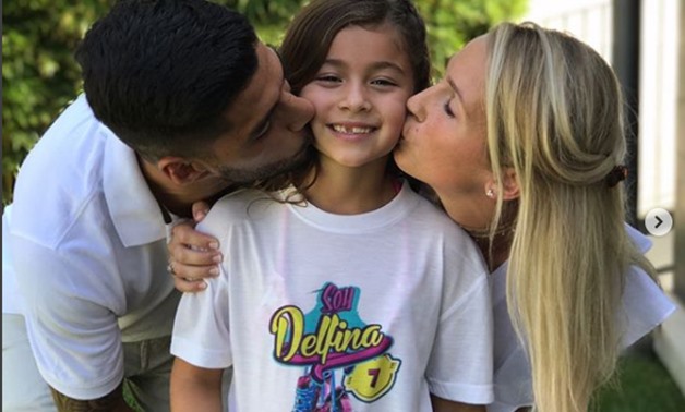 Suarez and Sofia kiss their eldest daughter during her Birthday – Suarez’s official Instagram account