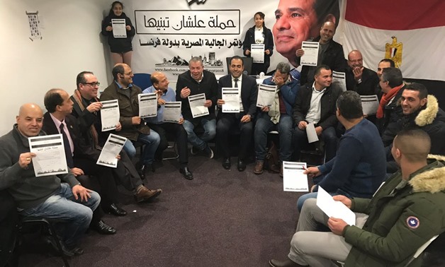 Egyptian expats in France signing “Alshan Tbneeha” petition to support President Abdel Fatah al-Sisi for a second term in 2018 elections – Press photo
