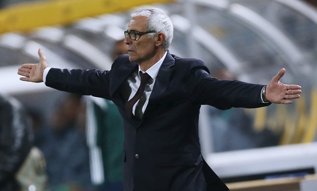 African Nations Cup qualifiers Group G Egypt v Nigeria - Borg El Arab Stadium, Alexandria, Egypt - 29/03/2016 - Egypt's head coach Hector Cuper instructs during the game. REUTERS/Amr Abdallah Dalsh