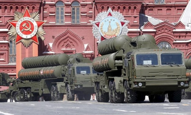 FILE PHOTO: Russian S-400 air defence mobile missile launching systems drive during a rehearsal for the Victory Day parade in Red Square in central Moscow, Russia, May 7, 2015. REUTERS/Grigory Dukor

