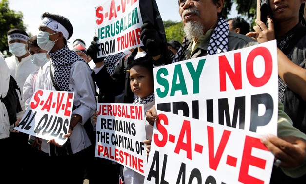 Muslim groups protest to condemn Washington's decision to recognize Jerusalem as Israel's capital outside the U.S. embassy in Jakarta, Indonesia December 8, 2017. REUTERS/Darren Whiteside