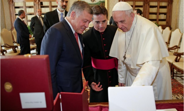 Pope Francis exchanges gifts with Jordan's King Abdullah during a private meeting at the Vatican December 19, 2017 - REUTERS/Max Rossi