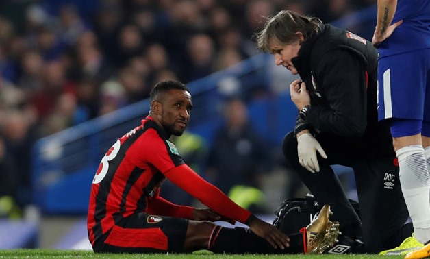 Soccer Football - Carabao Cup Quarter Final - Chelsea vs AFC Bournemouth - Stamford Bridge, London, Britain - December 20, 2017 Bournemouth's Jermain Defoe receives medical attention before being substituted off Action Images via Reuters/Paul Childs