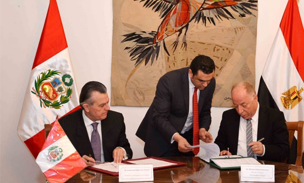 Egyptian Minister of Culture signs MoU with the Peruvian ambassador to Egypt - photo courtesy of the Egyptian Ministry of Culture