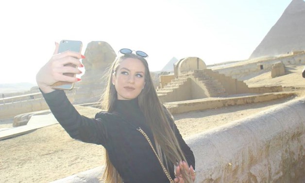 Maria Psilou is taking selfie with Farah Shabban at Cairo international airport – Egypt Today/Mahmoud Hassaballah
