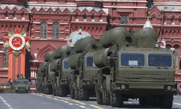 Russian S-400 Triumph medium-range and long-range surface-to-air missile systems drive during the Victory Day parade at Red Square in Moscow, Russia, May 9, 2015. REUTERS/Sergei Karpukhin