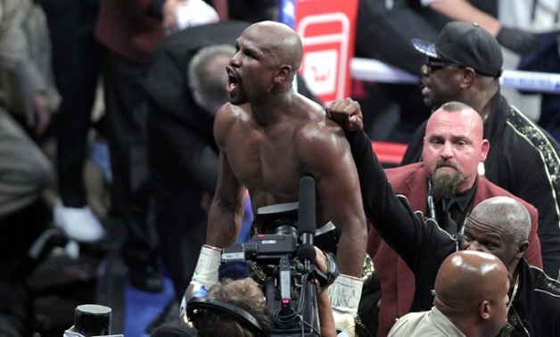 Mayweather heads into retirement, with a 50th straight victory record – AFP/John Gurzinski