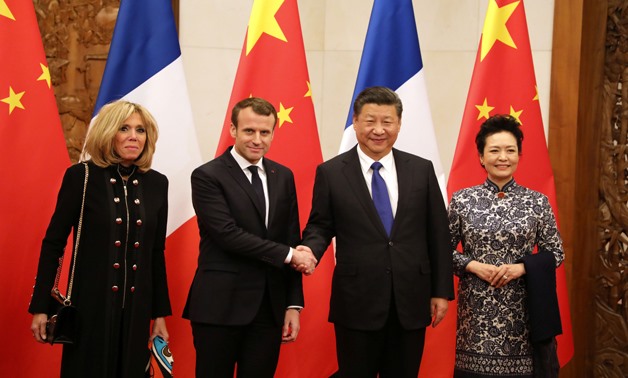 French President Emmanuel Macron (2ndL) and his wife Brigitte Macron (L) pose with China's President Xi Jinping (2ndR) and his wife Peng Liyuan (R) during their meeting in Beijing, China January 8, 2018. REUTERS/Ludovic Marin/Pool