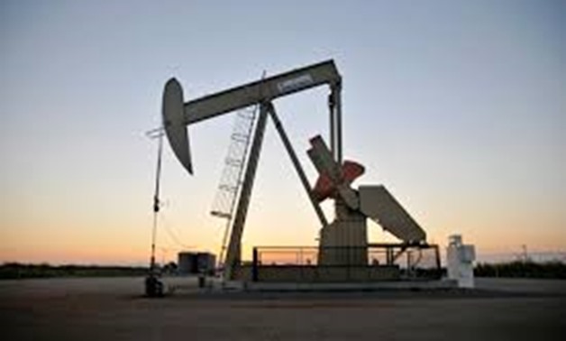 FILE PHOTO: A pump jack operates at a well site leased by Devon Energy Production Company near Guthrie, Oklahoma, U.S., September 15, 2015. REUTERS/Nick Oxford/File Photo
