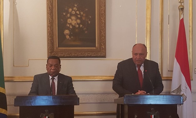 Tanzanian FM Augustine Mahiga with Egyptian counterpart Sameh Shoukry during press conference in Cairo January 10, 2018 – Press photo