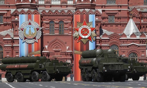 FILE PHOTO - Moscow - Russia - 07/05/2017 - Russian army S-400 Triumph medium-range and long-range surface-to-air missile system rehearse before the World War II anniversary in Moscow. REUTERS/Maxim Shemetov