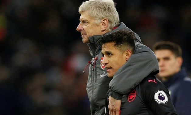 Premier League – Burnley vs. Arsenal – Turf Moor, Burnley, Britain – November 26, 2017 Arsenal manager Arsene Wenger celebrates after the match with Alexis Sanchez – REUTERS