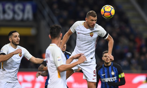 Soccer Football - Serie A - Inter Milan vs AS Roma - San Siro, Milan, Italy - January 21, 2018 Roma's Edin Dzeko in action REUTERS/Alberto Lingria